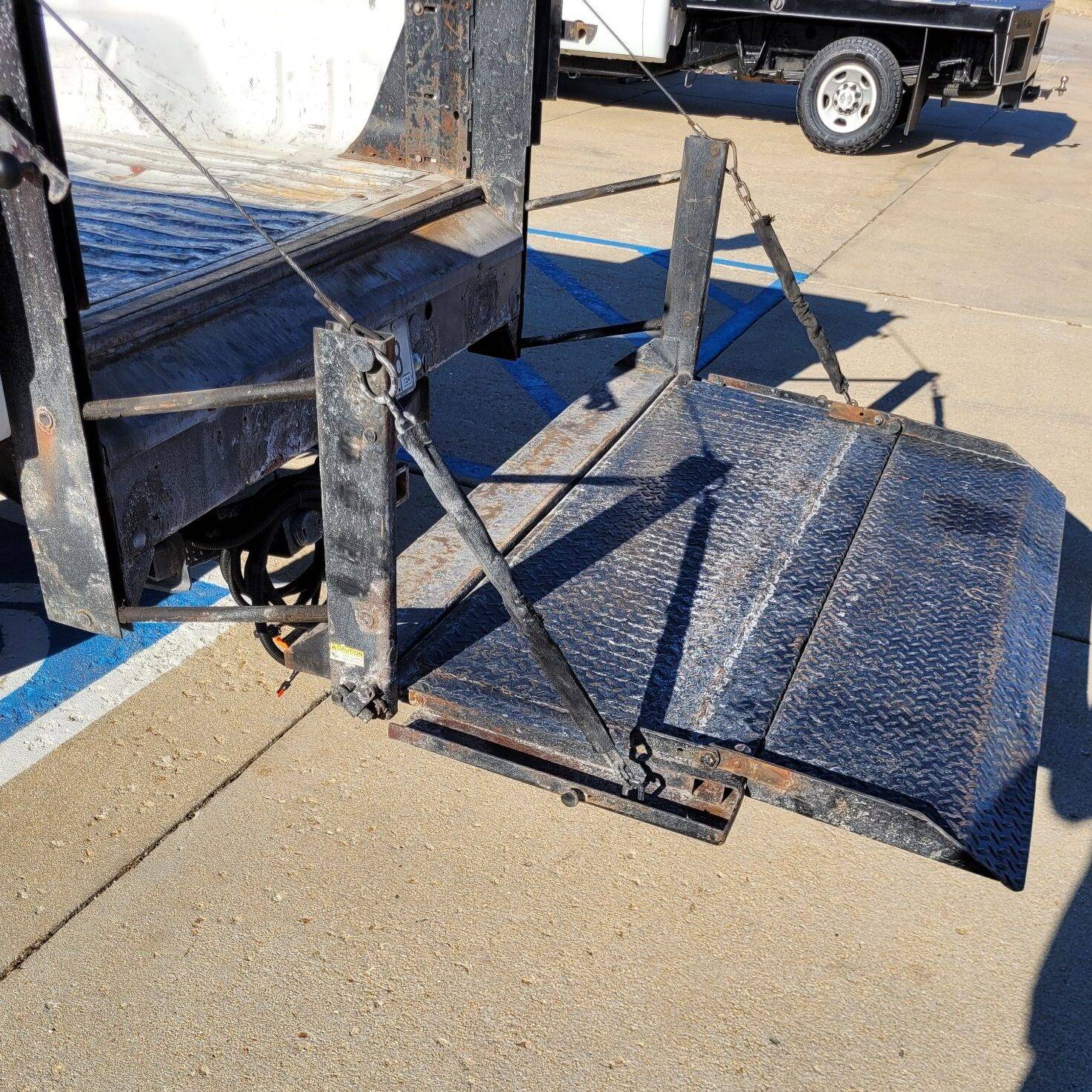 Tommy Gate liftgate – 1000lb capacity!