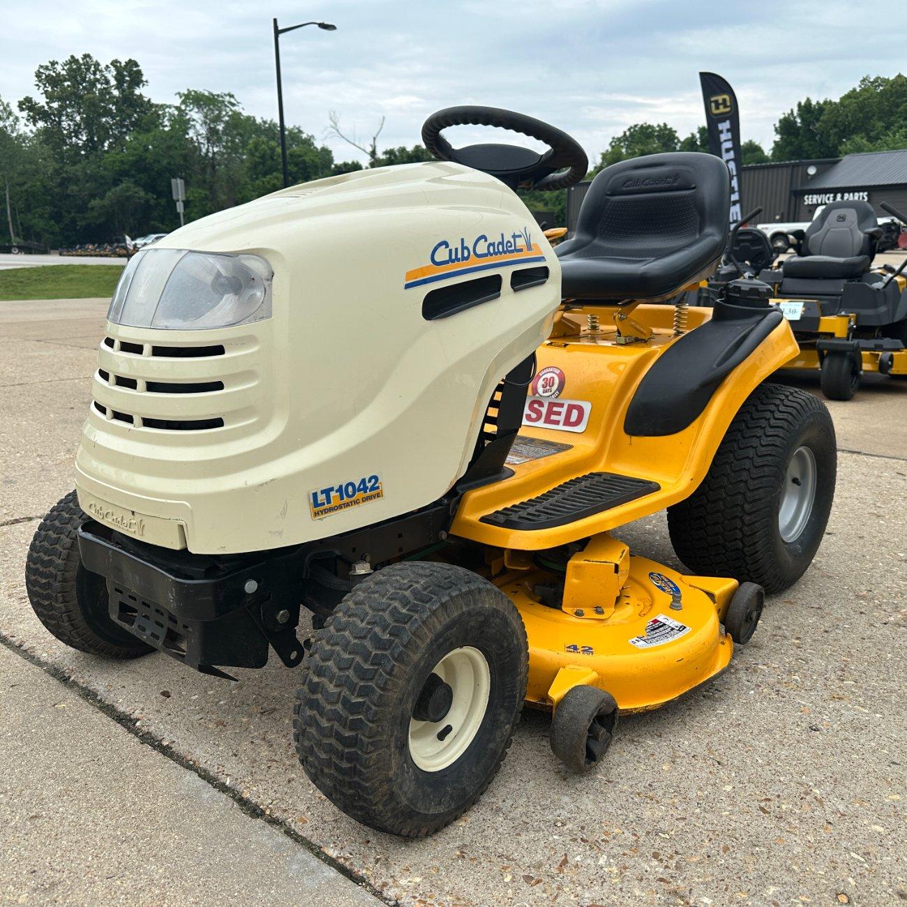 Cub Cadet LT1042 Riding Lawn Mower.  30-Day Guarantee!