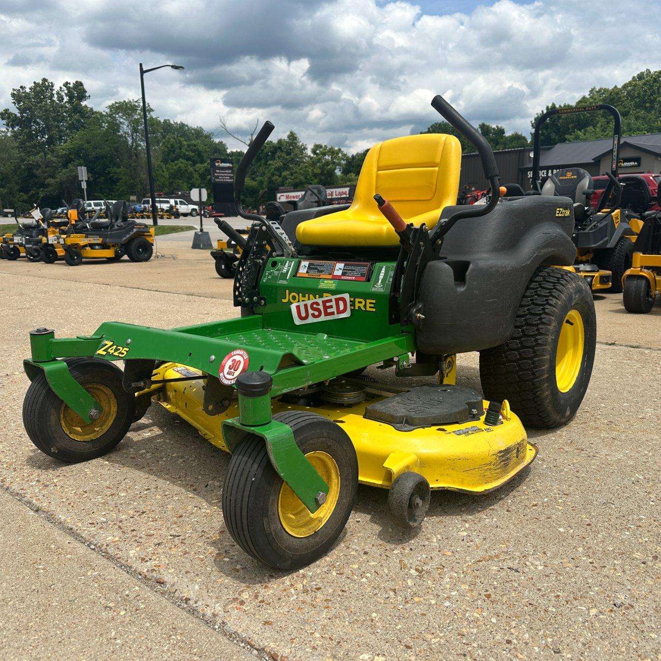 John Deere Z425 48″ Zero Turn Lawn Mower.  30-Day...
