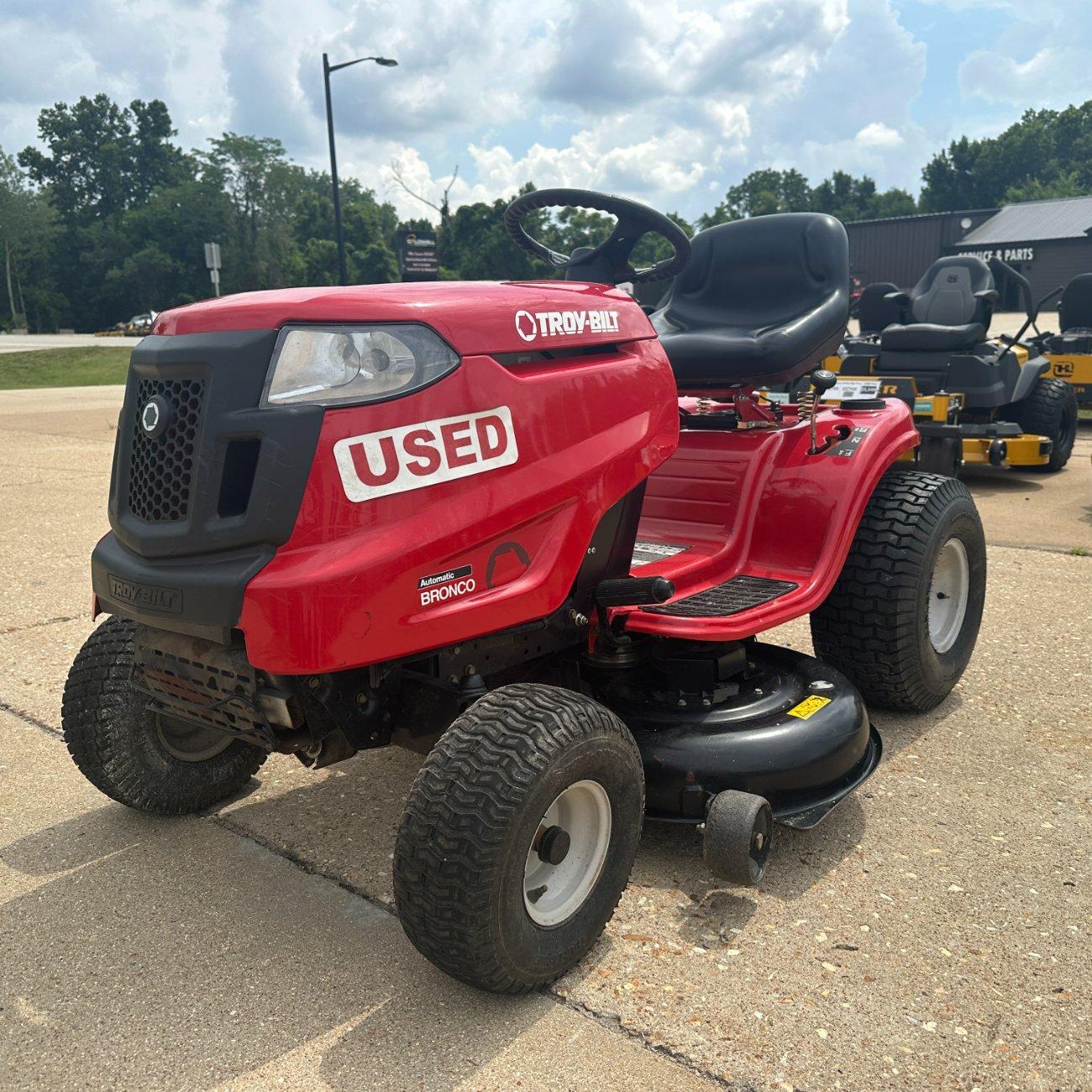 Troy-Bilt Bronco 42″ Riding Lawn Mower. 30-Day Guarantee!