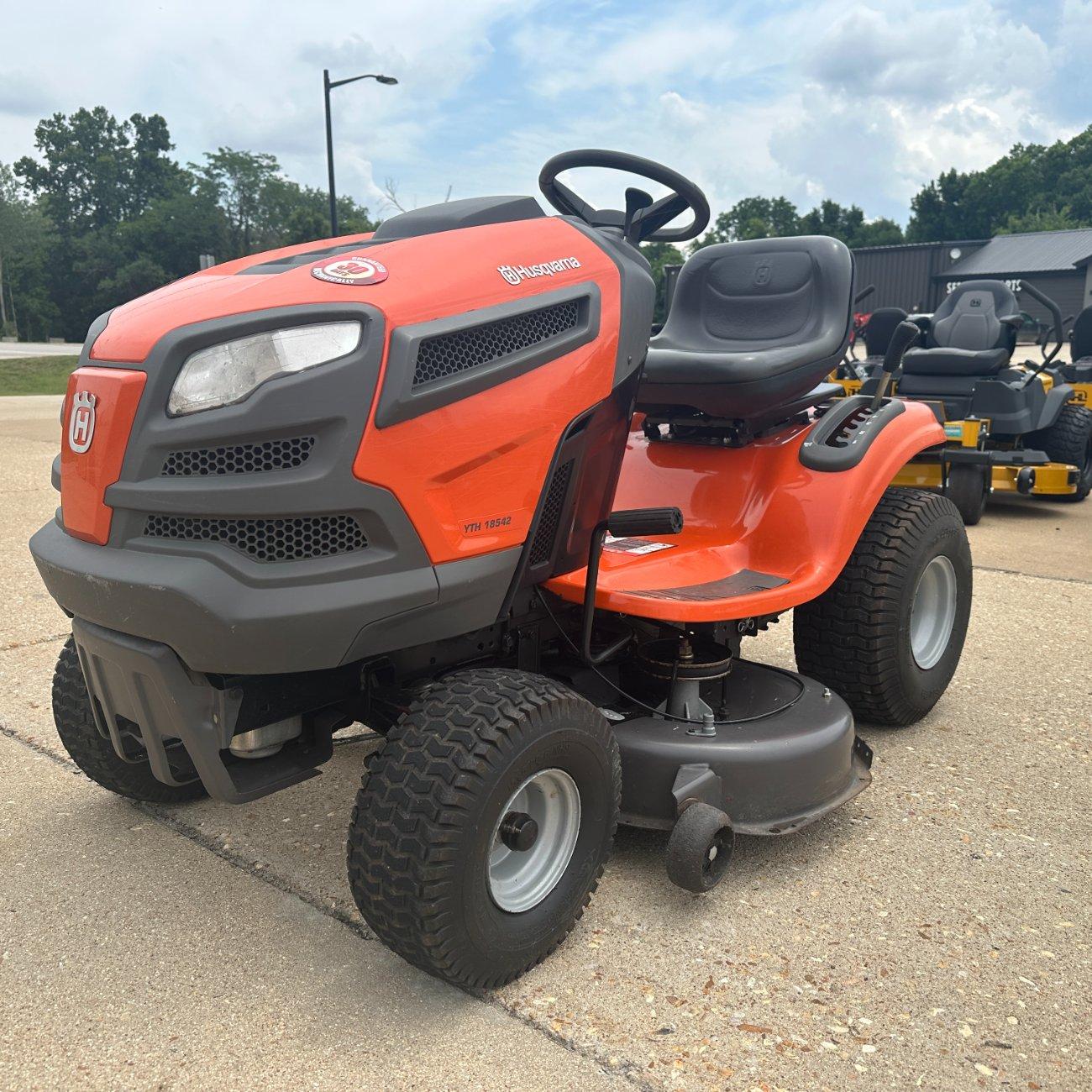 Husqvarna YTH18542 42″ Riding Lawn Mower. 30-Day Guarantee!