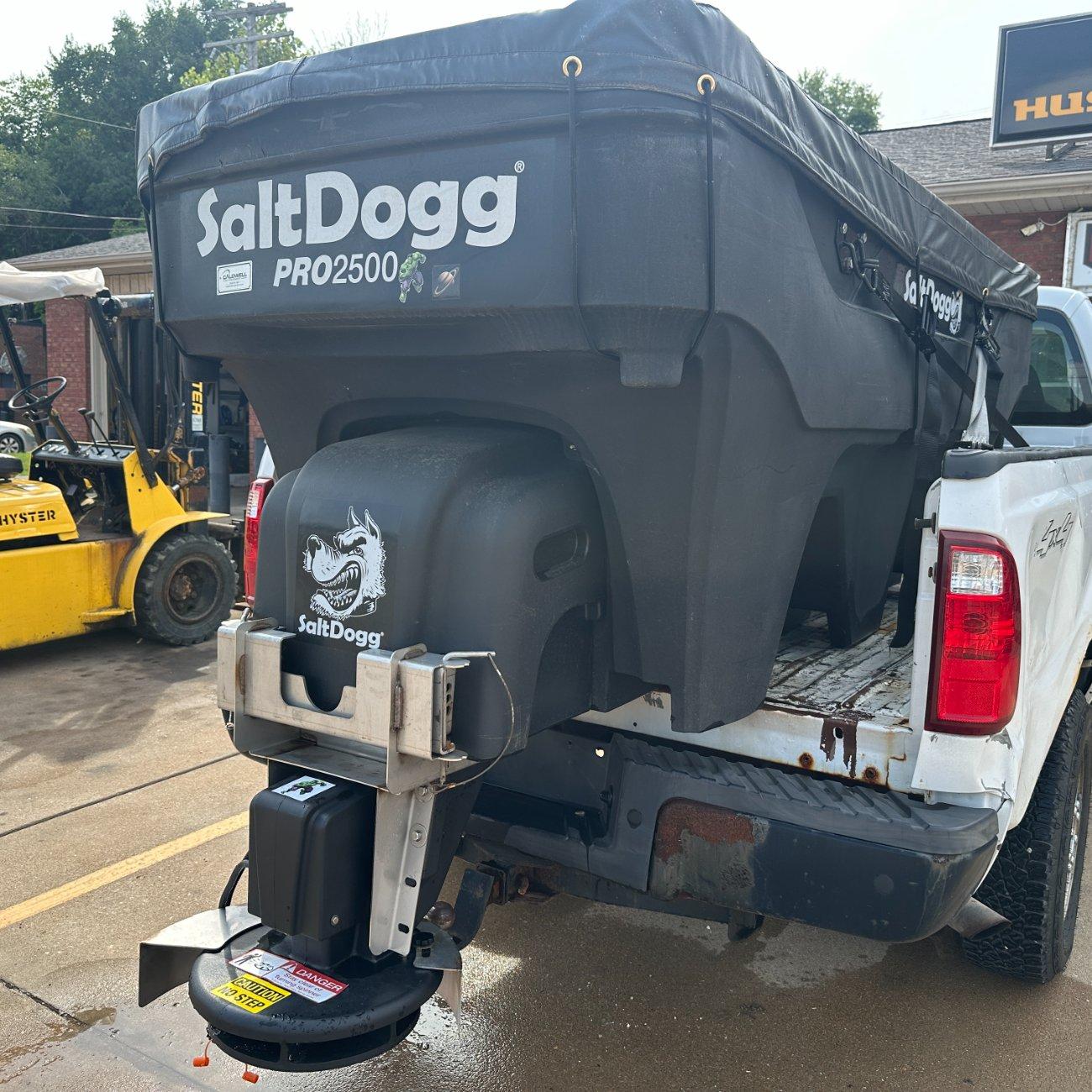 SaltDogg PRO2500 — 2.5 Cu. Yd. Electric Poly Hopper Spreader....