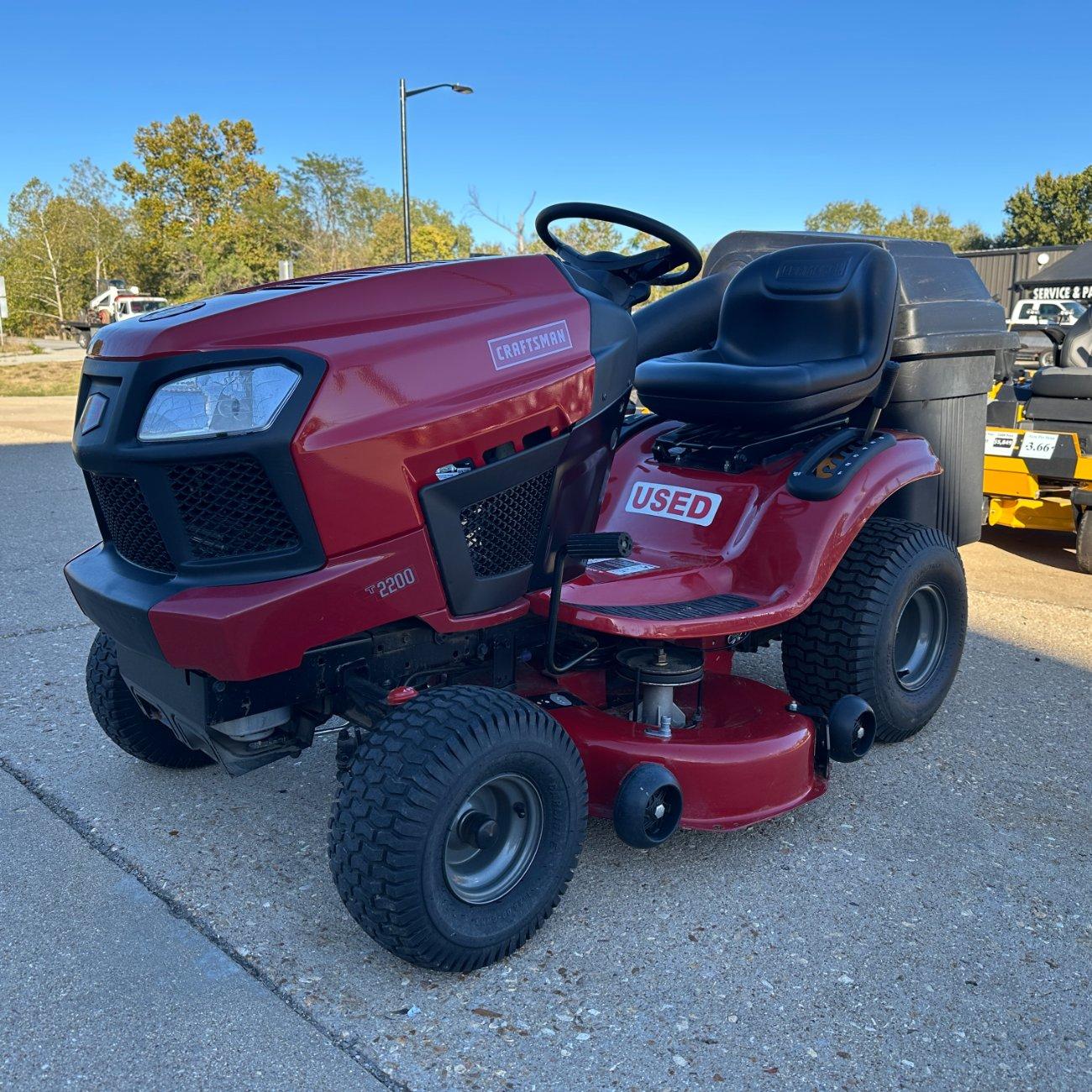 Craftsman T2200 42″ Riding Lawn Mower. 30-Day Guarantee!